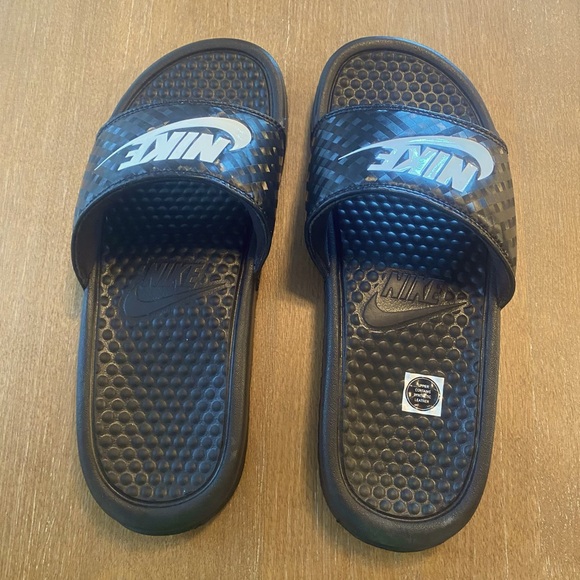 Women’s Nike Benassi JDI Slides - Picture 4 of 6